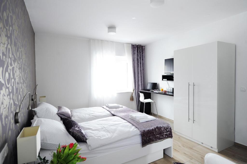 Garni Hotel Azur 류블랴나 객실 사진