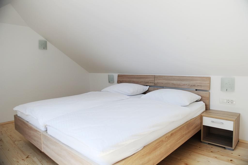 Garni Hotel Azur 류블랴나 외부 사진